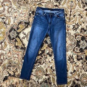 Stretch, skinny, high waisted Kancan. No distressing.